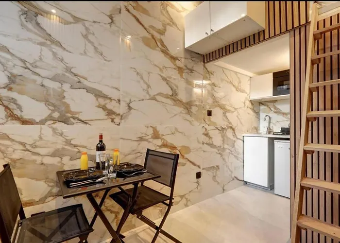 Cosy Room Inside Batignolles - L60